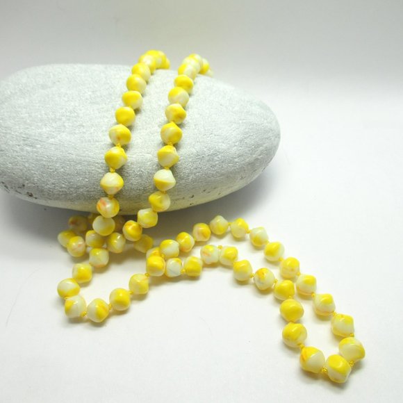 Uranium glass bead Necklace - Picture 12 of 15